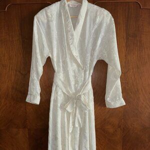 Victoria’s Secret Gold Label Robe Sz Small White Paisley Jacquard Full Length